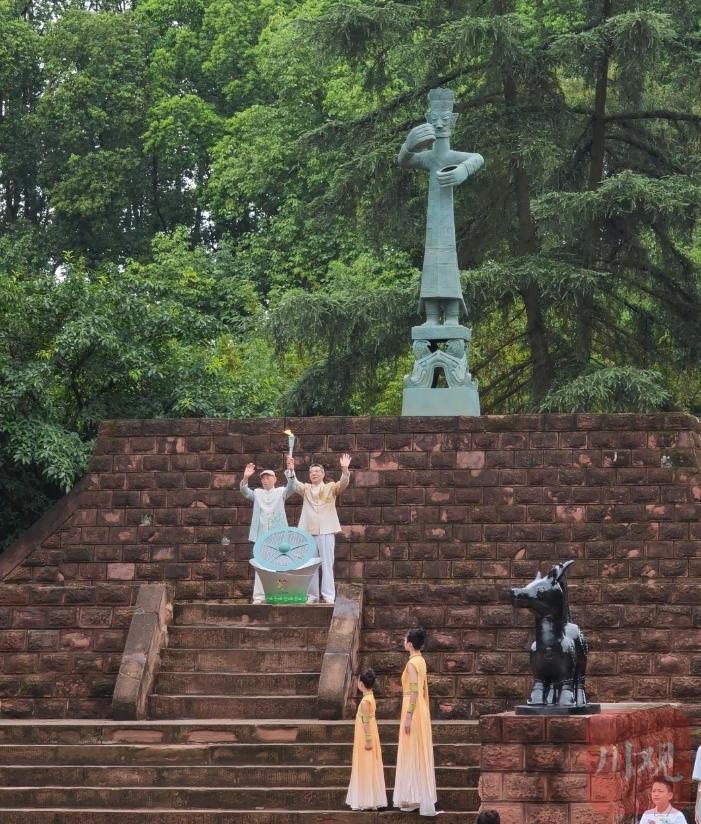 炬手黄张嘉, 在启动前的, 金沙遗址博